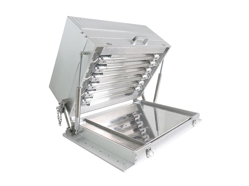 Mercury free 172nm light source